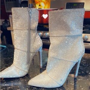 Brand New Size 7 Steve Madden Rhinestone Ankle Boots. Hurry Buy Fast!